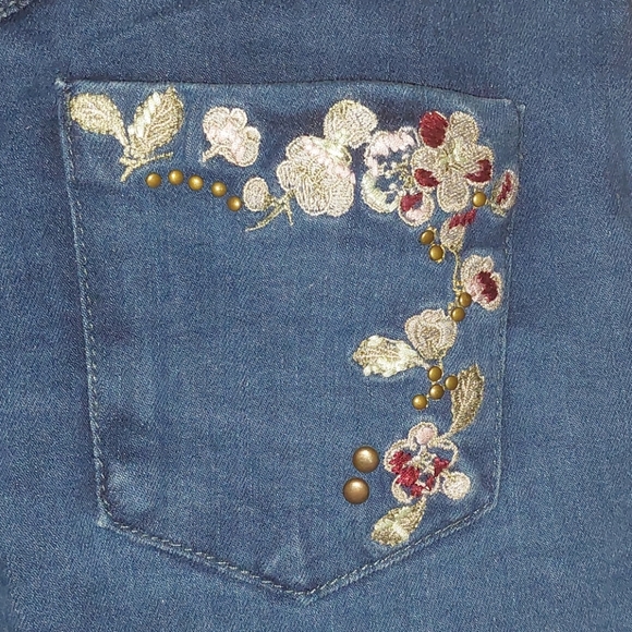 NWOT Topshop Embroidered Denim Short W28 - Picture 5 of 6